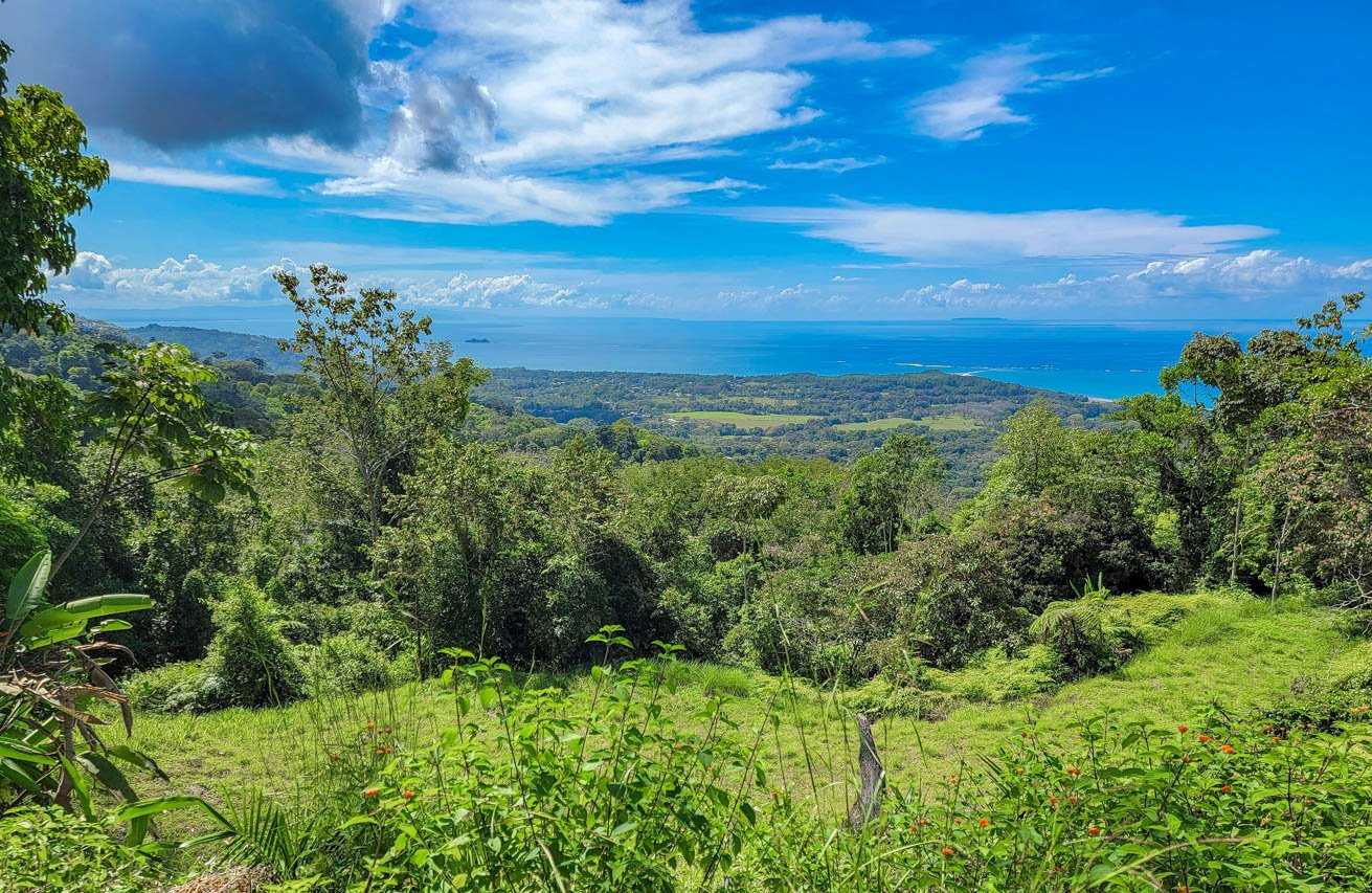 Large Uvita Lot With Whale’s Tail Ocean Views, Sunsets & Legal Water – Ready to Build!