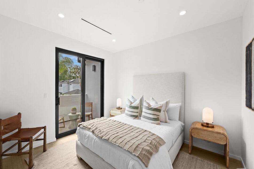 Castle Heights Pl, 90034