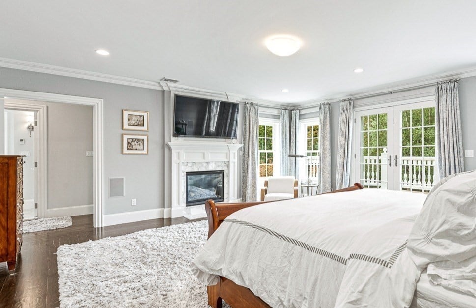 11 Village Ln