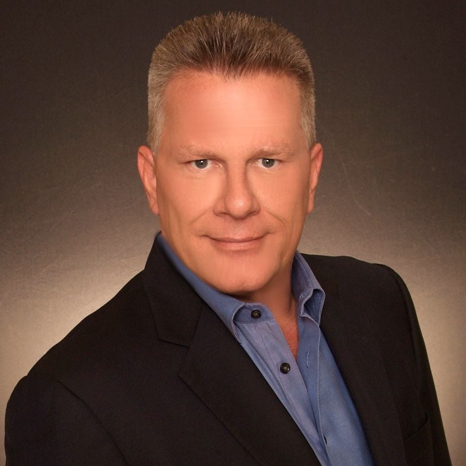 Lee Farmer Palm Beach Gardens, FL Real Estate Agent Headshot