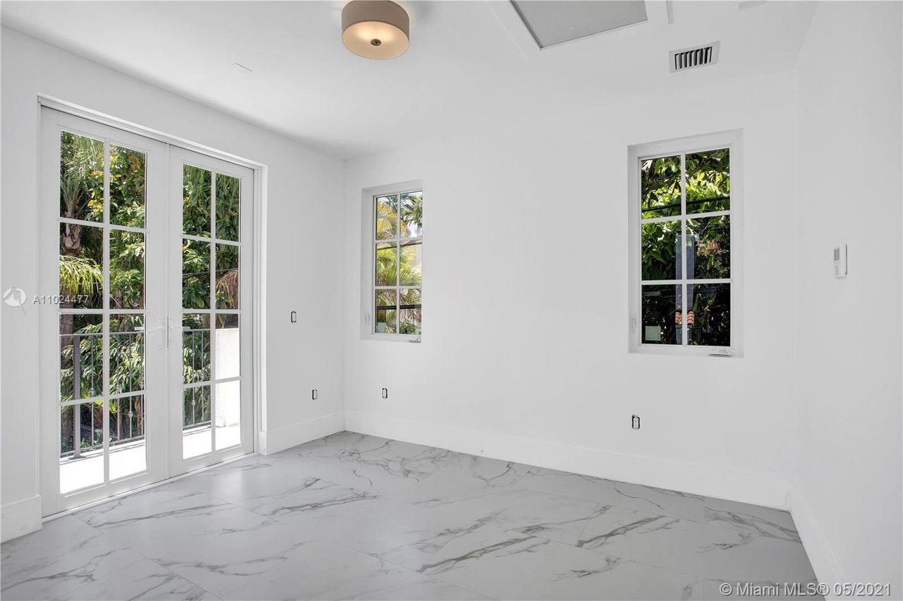 931 Valencia Ave
