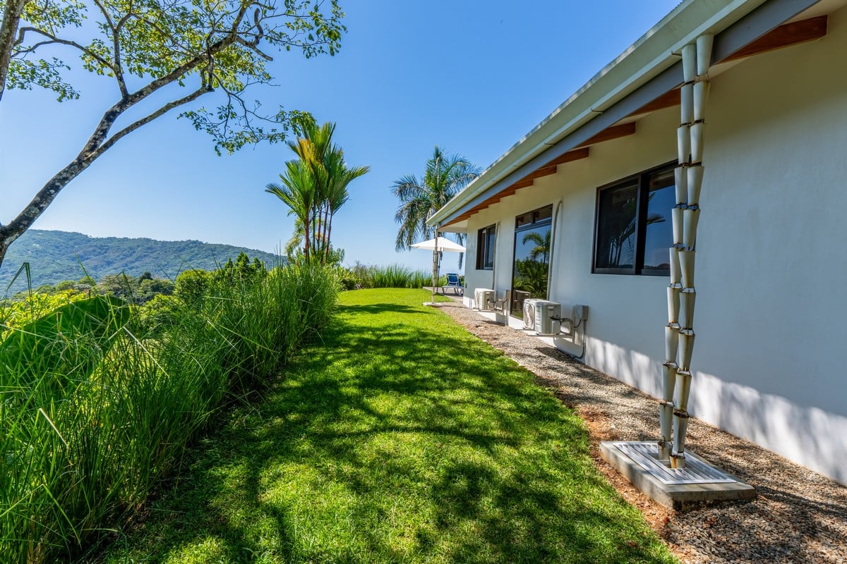  3 Bedroom Stunning Luxury Home Featuring Sweeping Valley & Ocean Views, 5.67 ACRES 