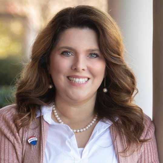 Jennifer Marks Dees Greenville, SC Real Estate Agent Headshot