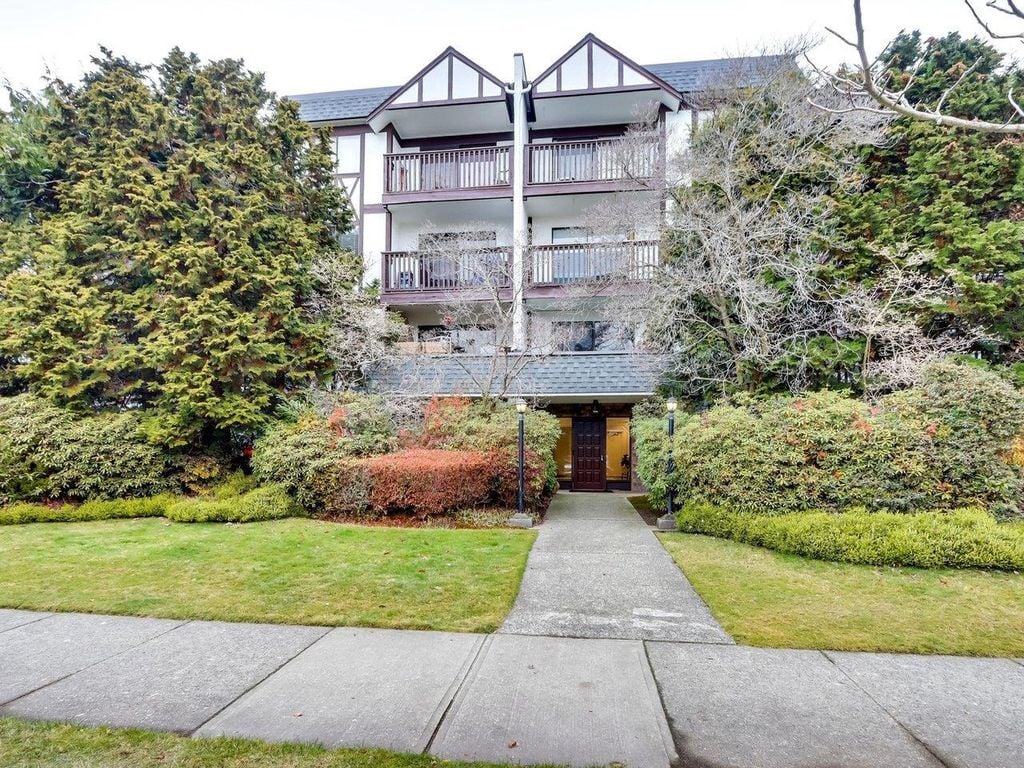 310 E 3rd St, #209