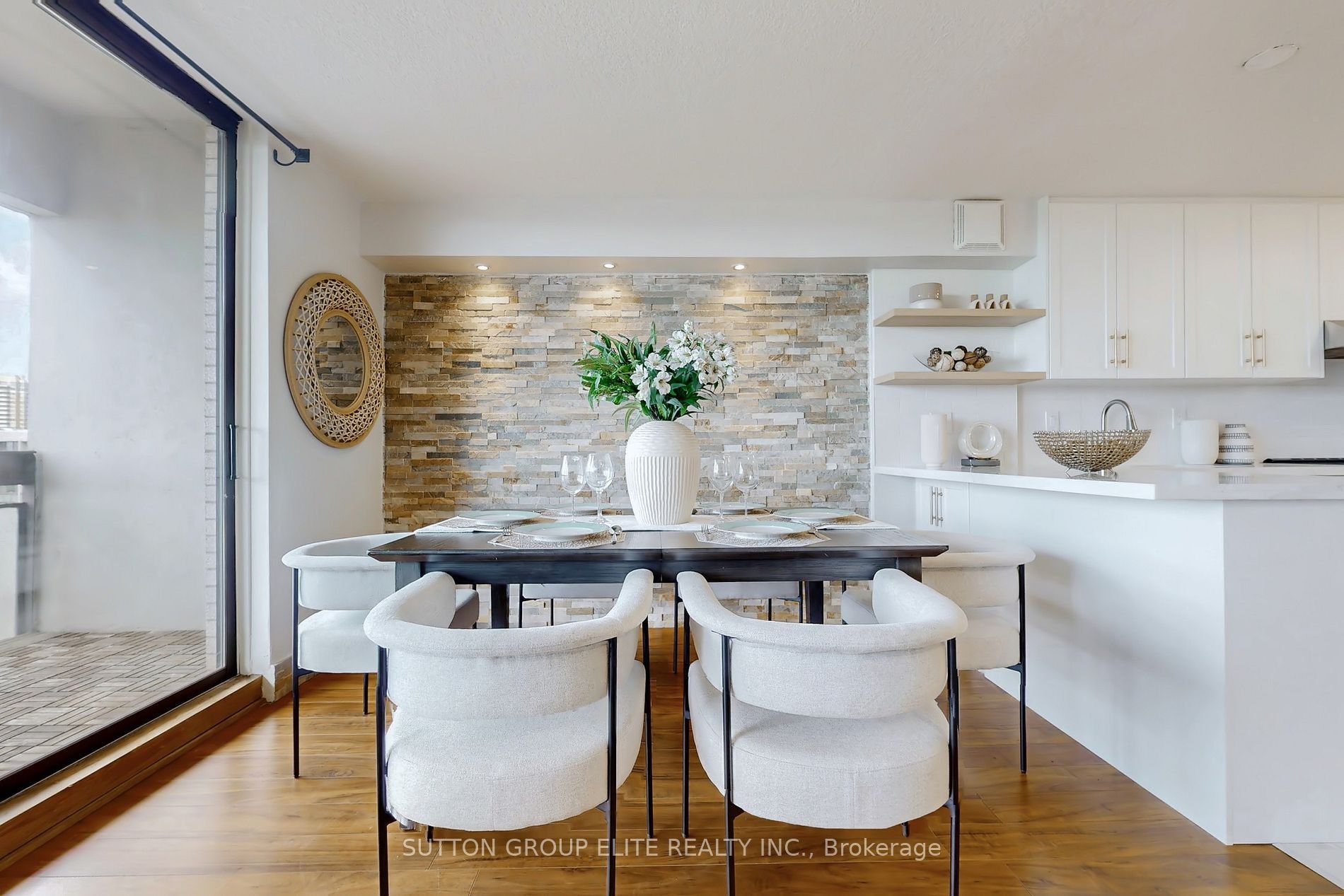 EXQUISITE PH IN NORTH YORK 