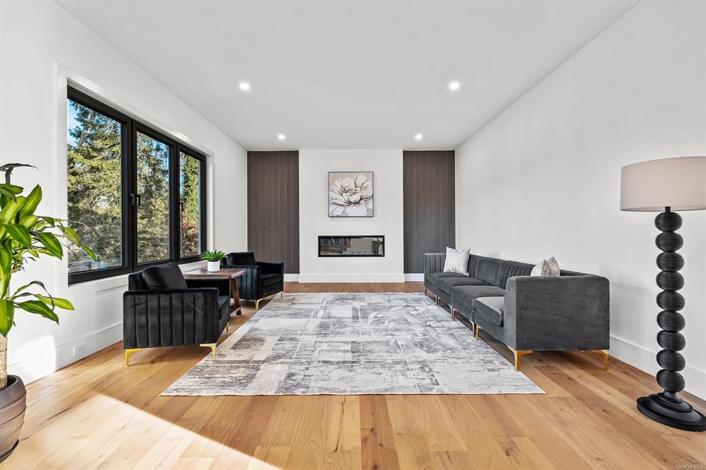587 Caledonia Rd