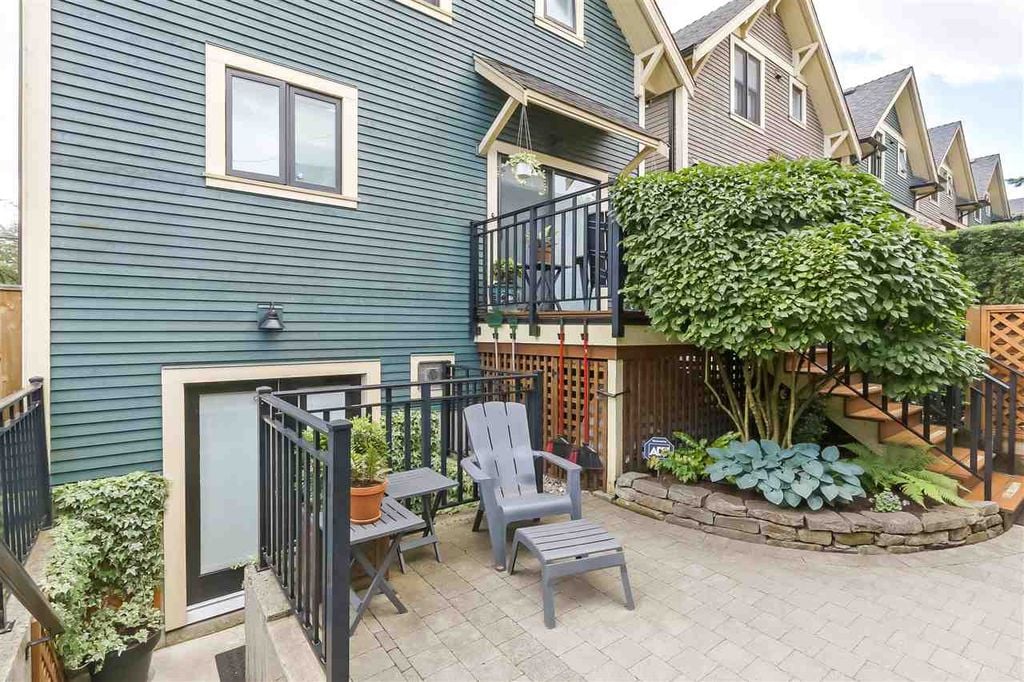91 E 27th Ave