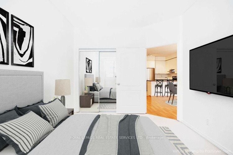 555 Yonge St 502