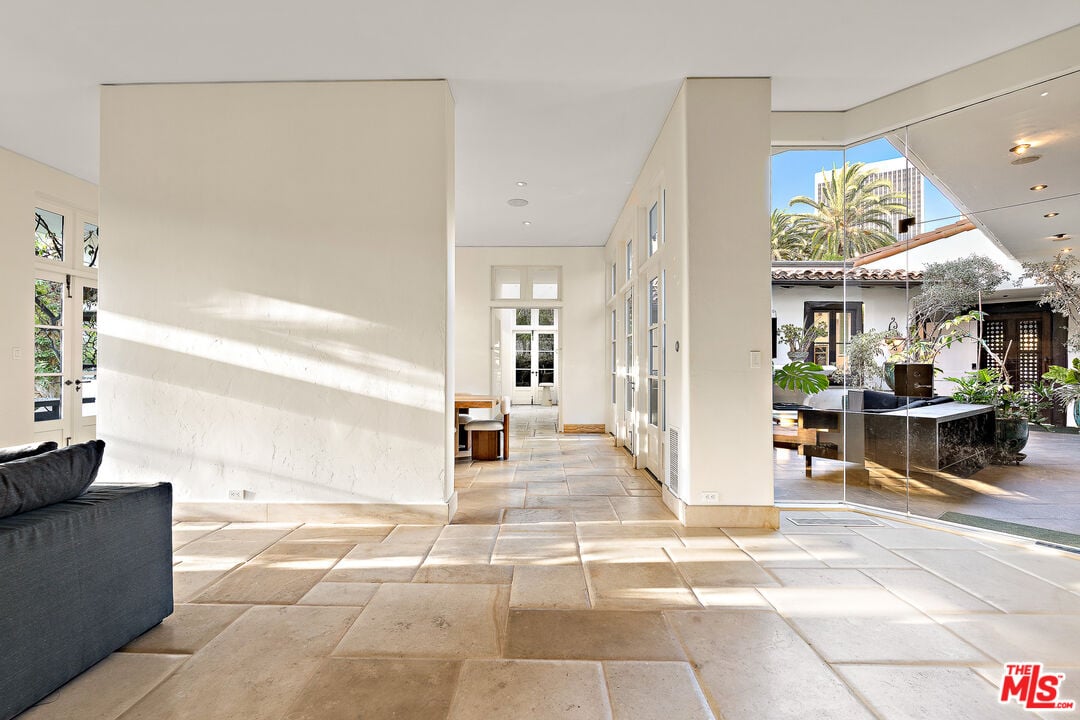 Century Woods Dr, 90067