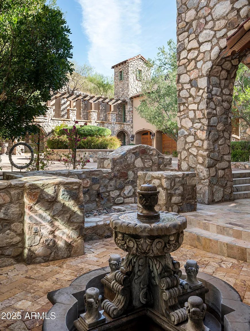 11068 E CANYON CROSS Way