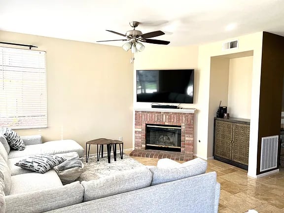 2446 Falcon Valley Dr