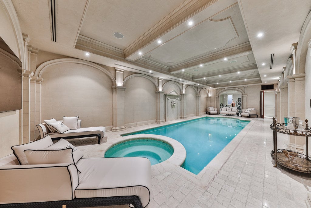489 Lakeshore Road East