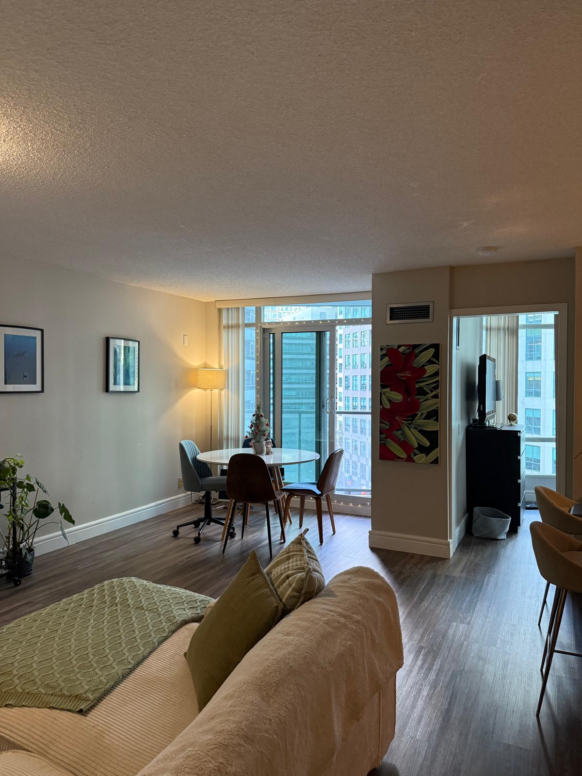 361 Front Street W 911