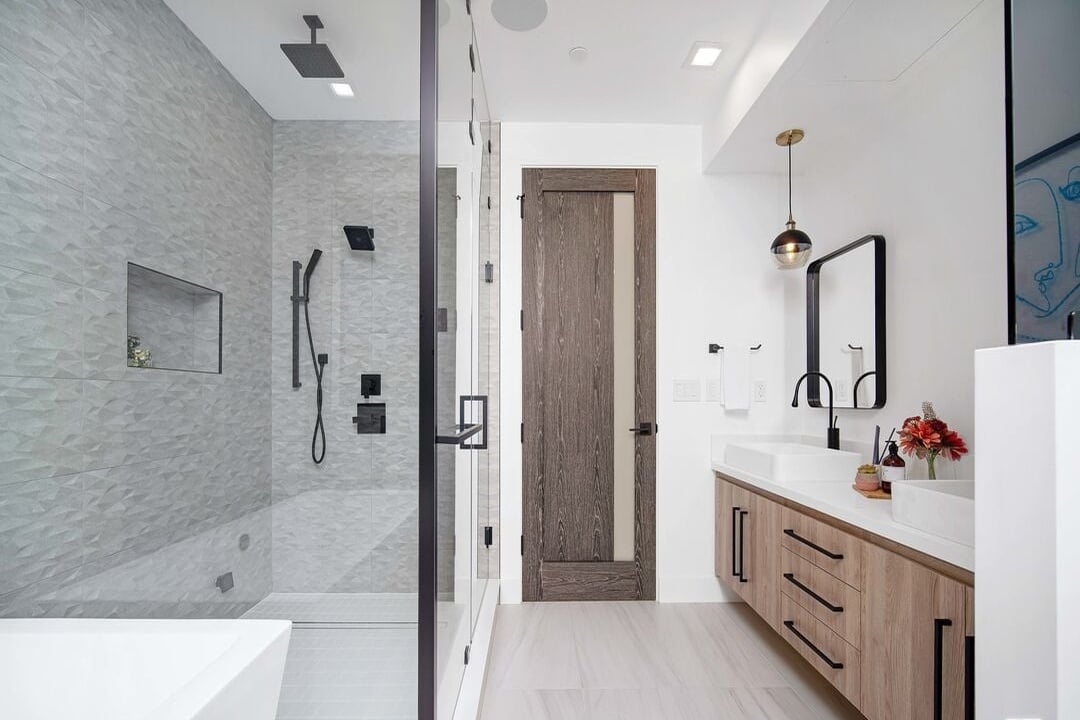 Canyon Lake Dr, 90068