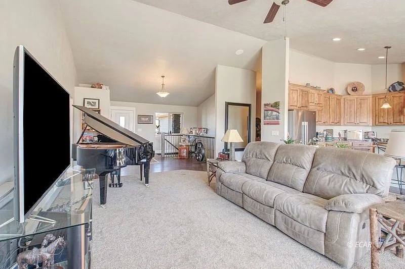 270 Fairlawn Pl