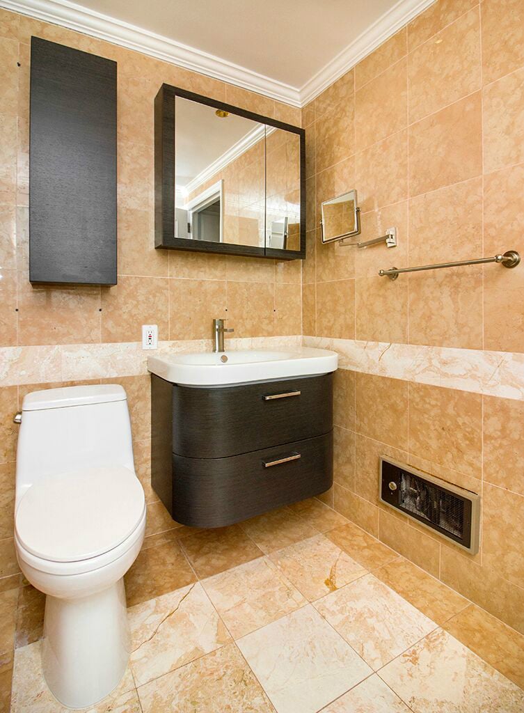 1049 Fifth Avenue, #6A