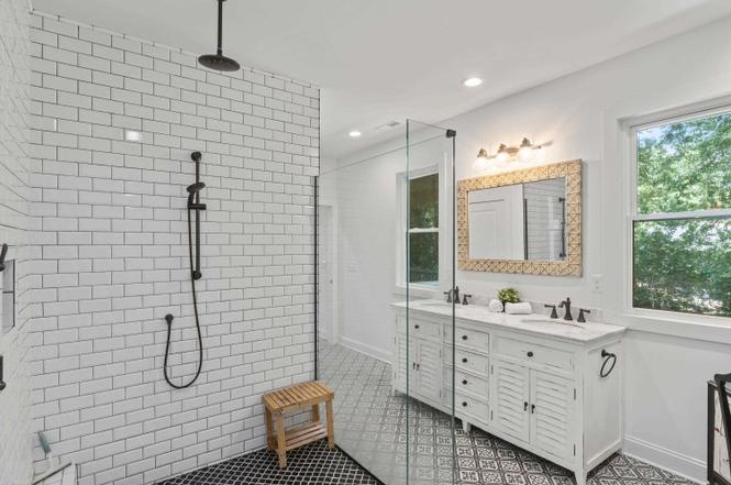 200 W Roanoke Park Dr