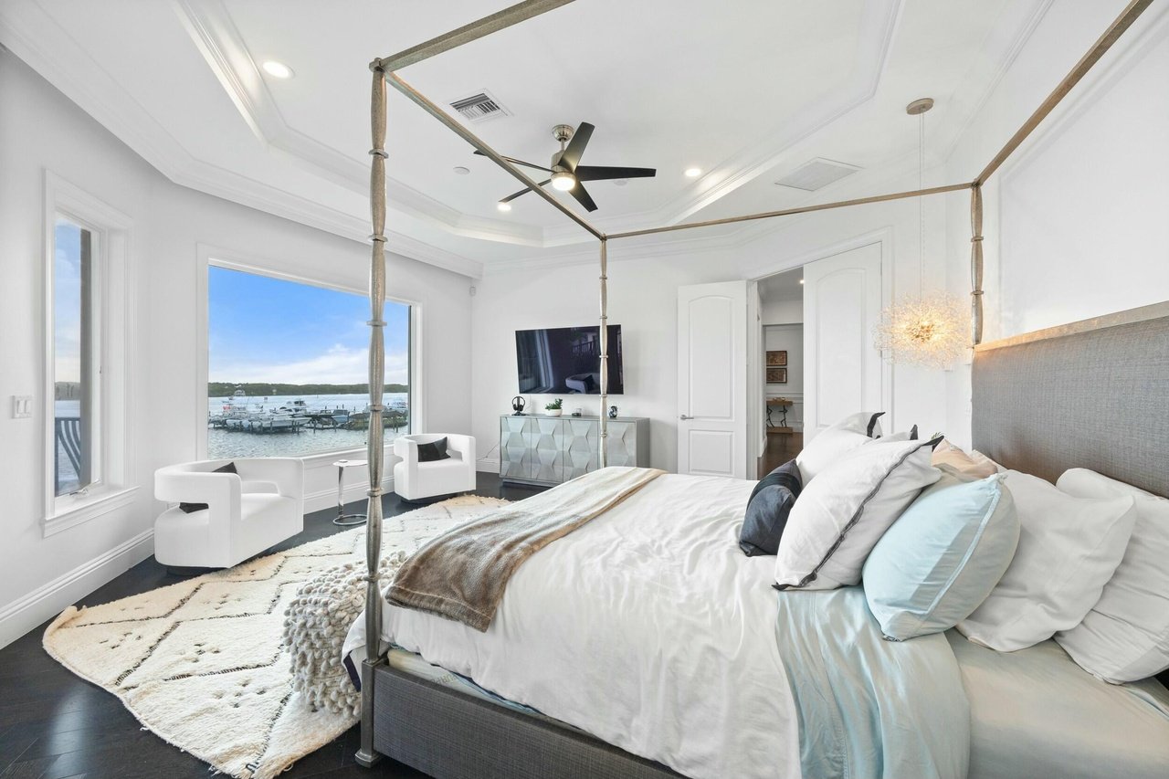 18463 SE Federal Hwy Unit B