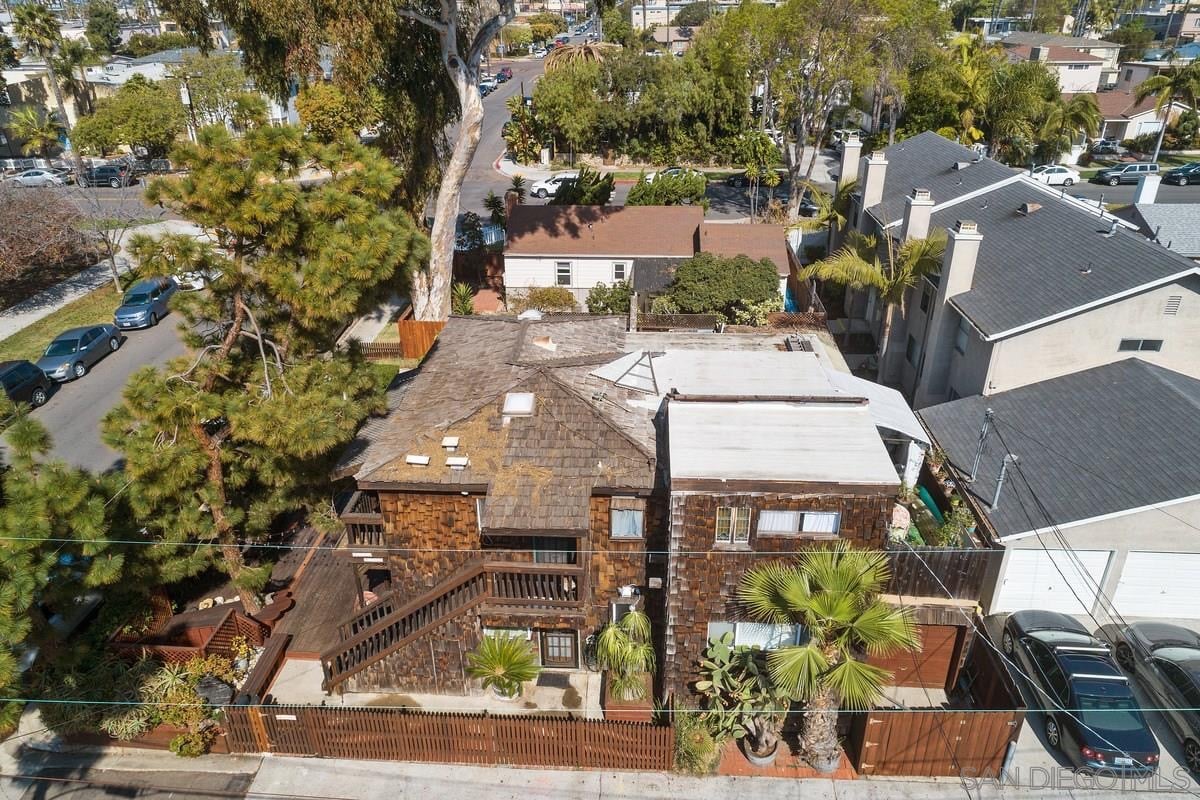 4273,4275 Dawes Street