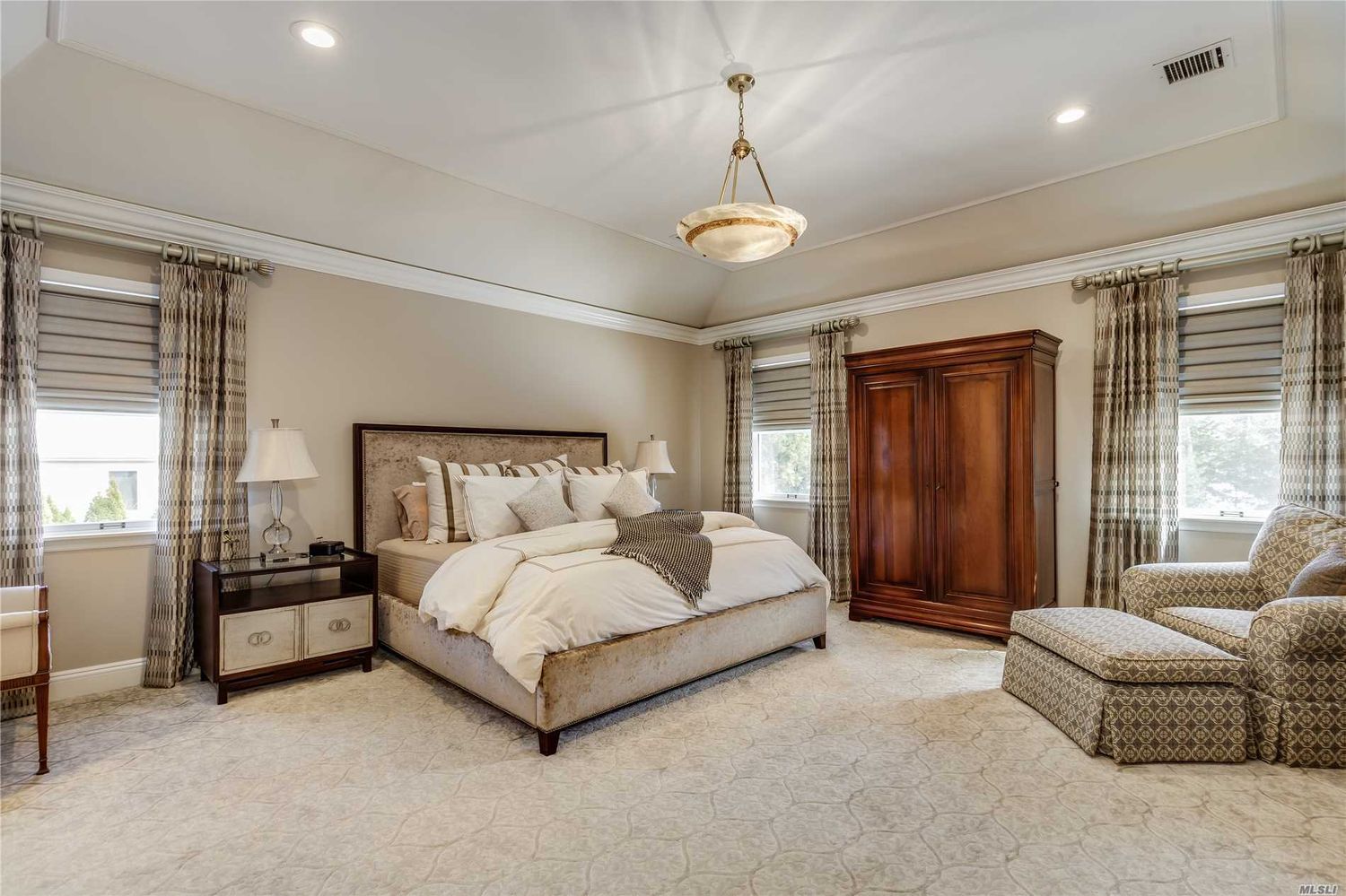 3 Saddle Brook Ct