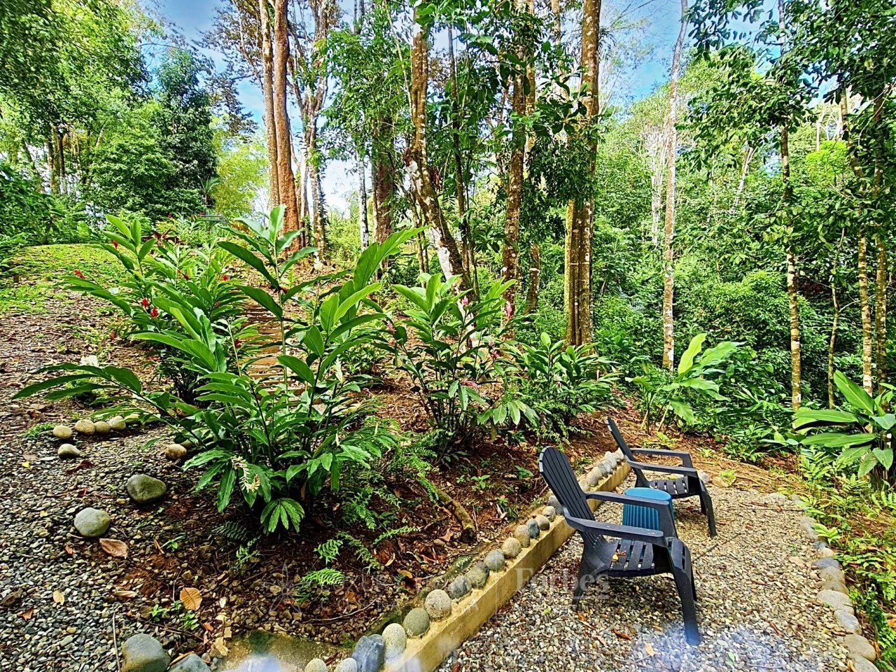 20391 - Property near the beach with hotel or private home potential