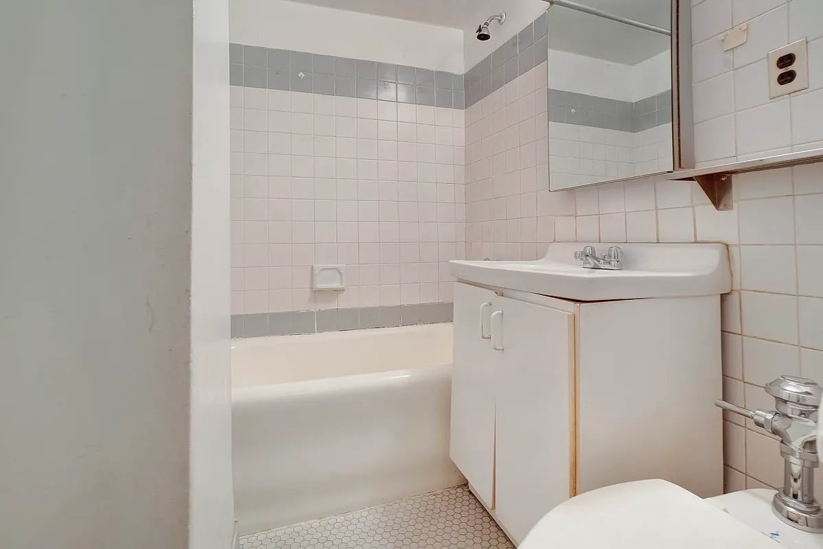2166 Broadway #11F