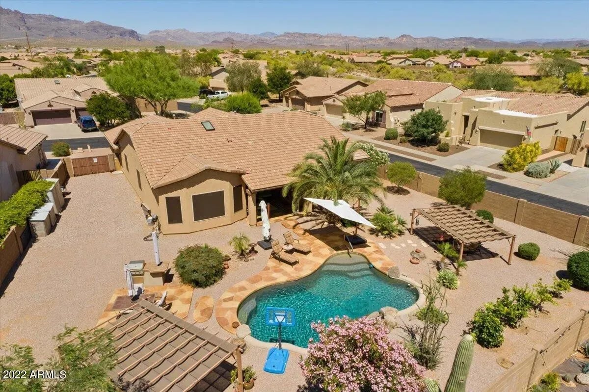 8256 S BLUFF SPRINGS Ct