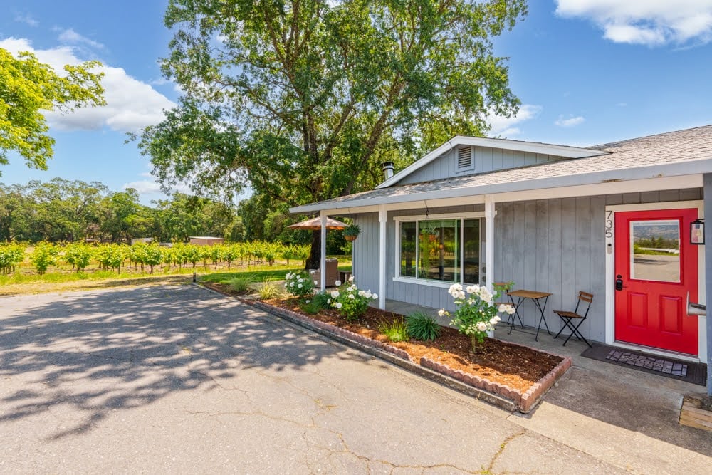 725 Lytton Station