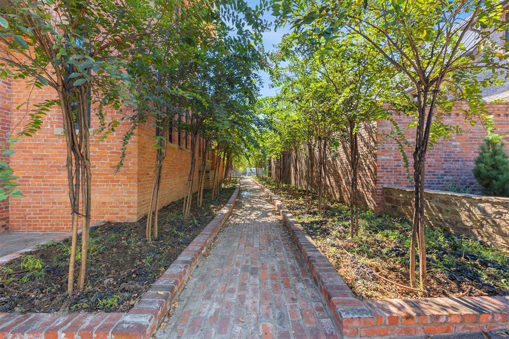 The Art of Lake Living: 38 Park Street Carlton Landing, Oklahoma - Wyatt Poindexter - The Agency