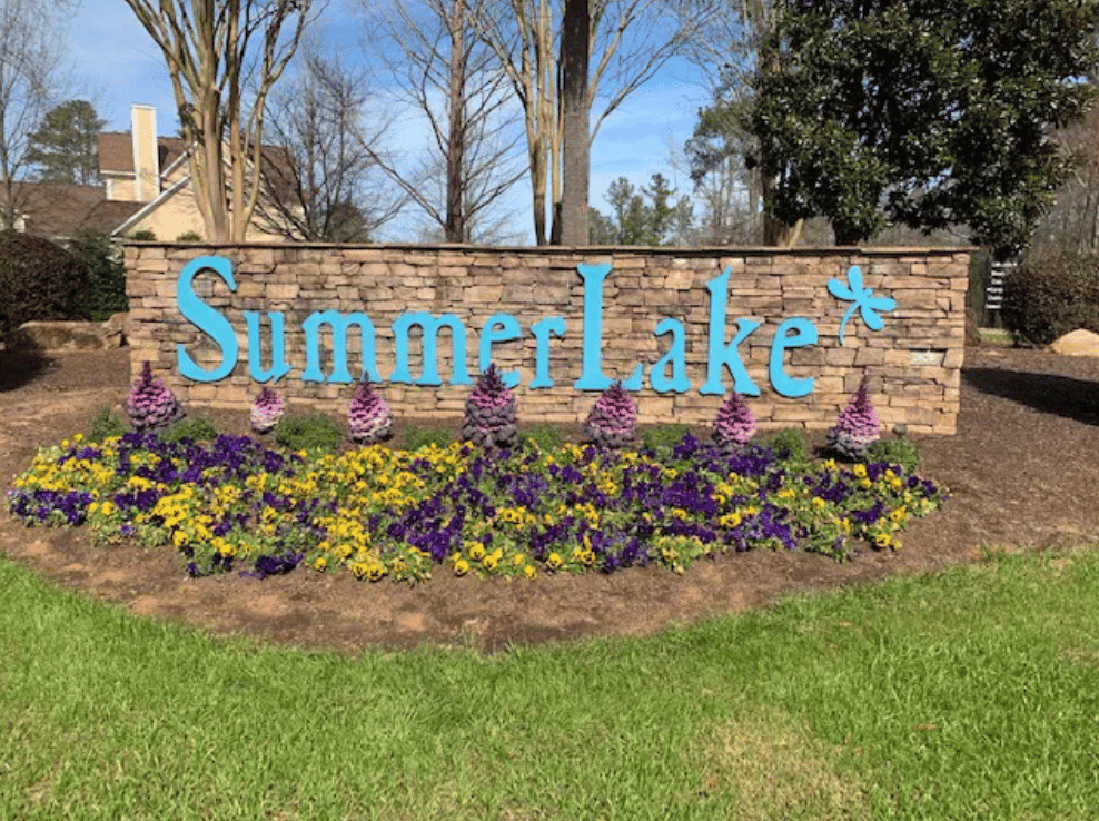 SummerLake Hoa Sign blooming flowers