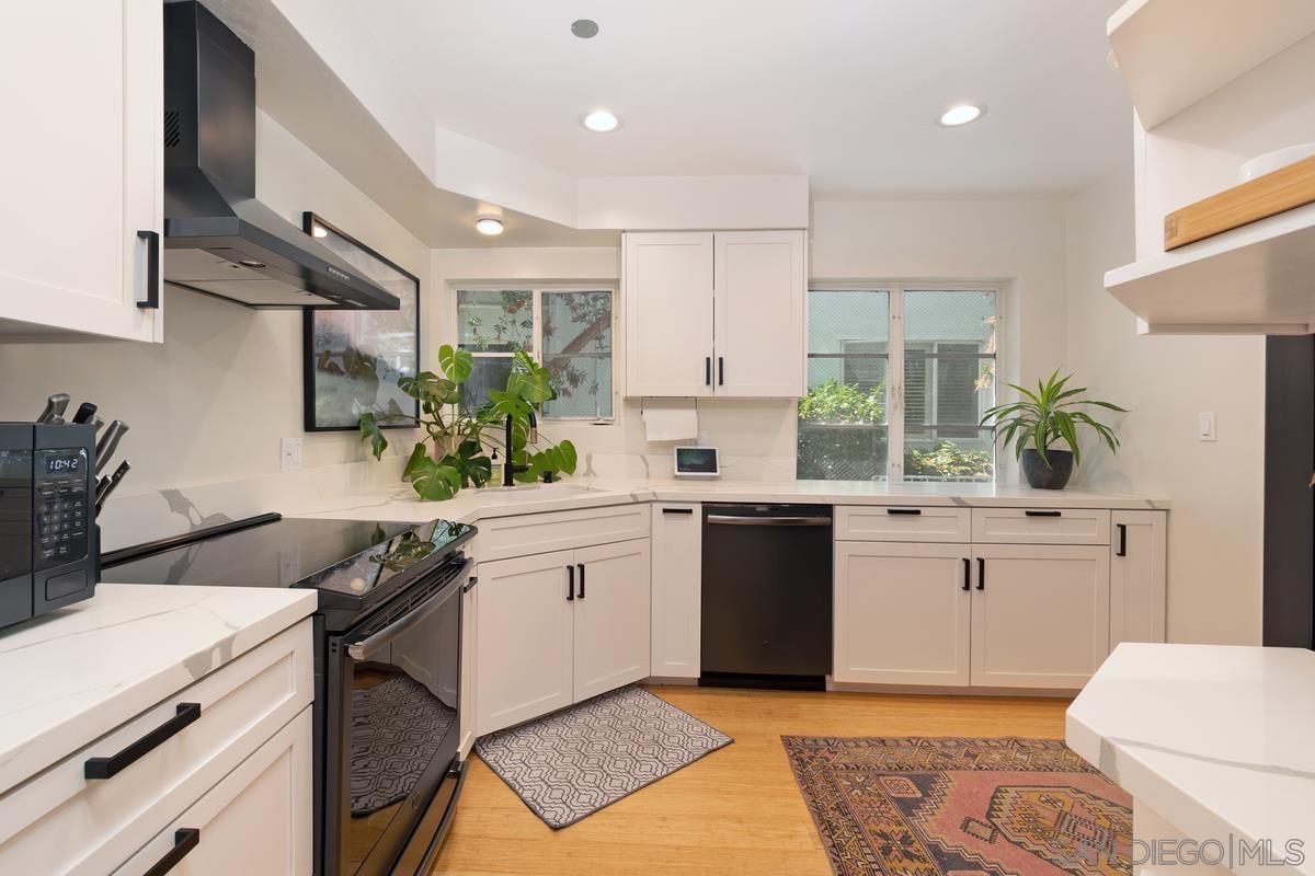 2360 Torrey Pines Rd  