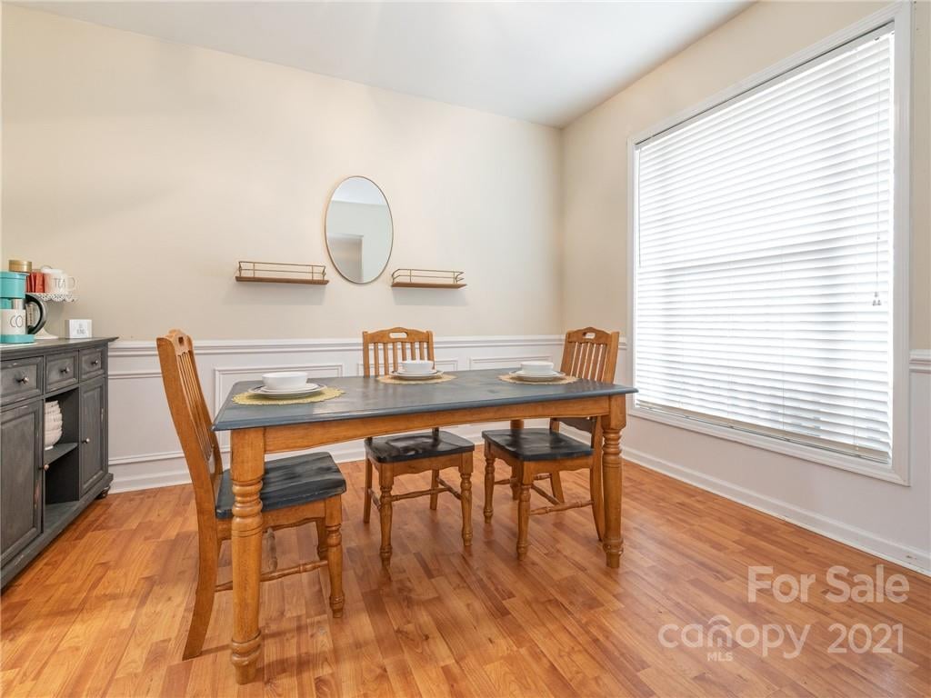 273 Notable Ln