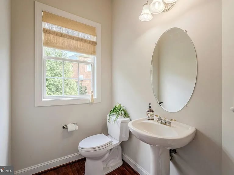 106 Calvary Ct SE