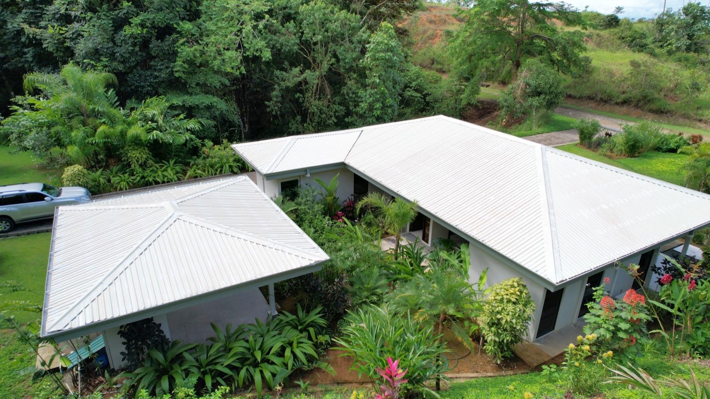 Tropical Turnkey Retreat in Gated Community