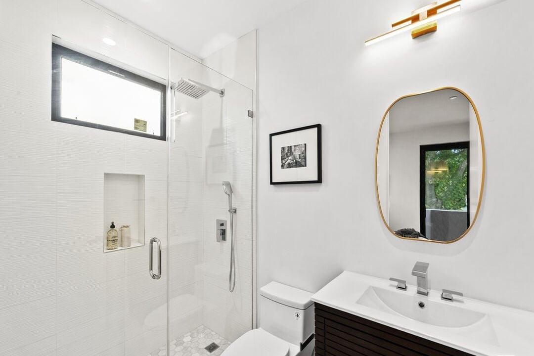 Castle Heights Pl, 90034