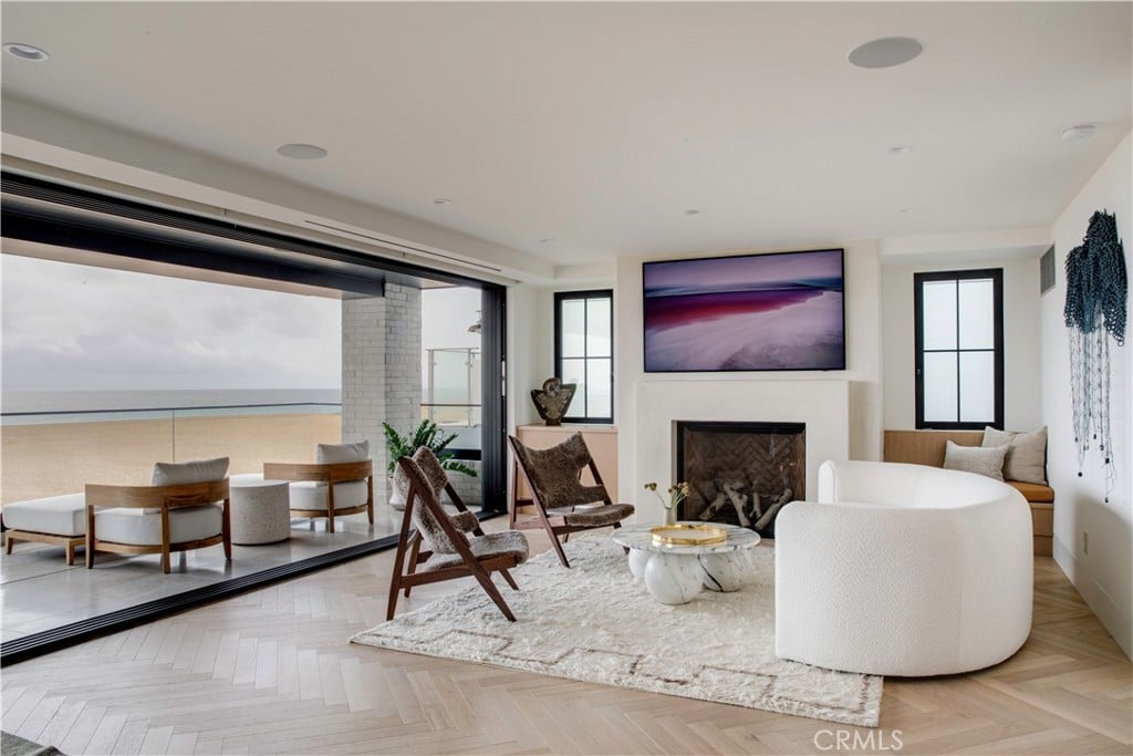 1572 E Oceanfront Drive