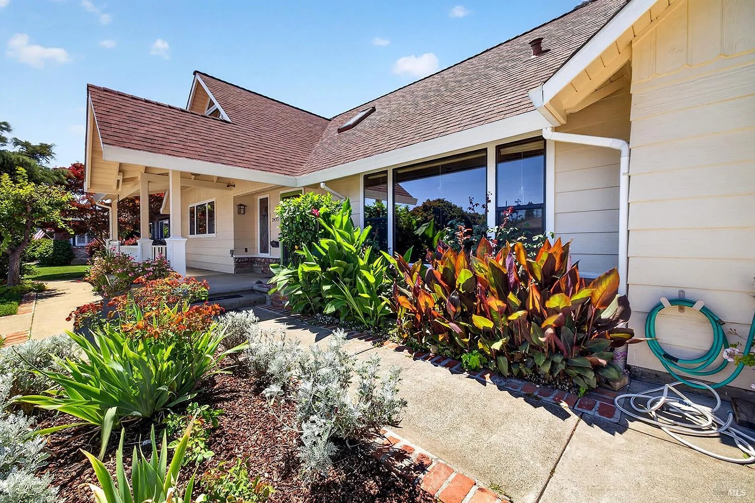 2453 Delevan Way