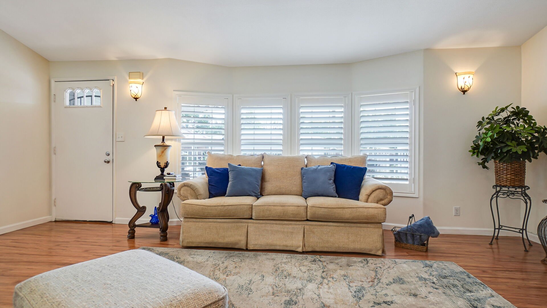 8651 Foothill Boulevard 35