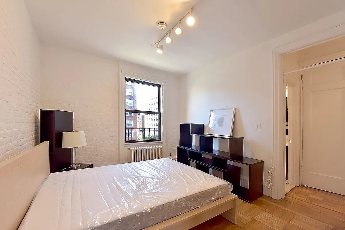 151 E 19th St Unit 61