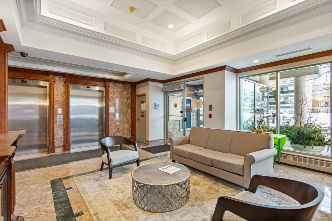 398 Eglinton Avenue E #611