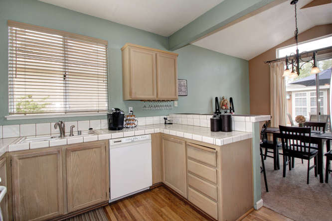 Just Listed! Well Maintained Home in Roseville!