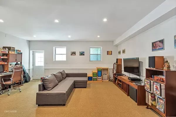 965 Kent Ave Unit: 1 
