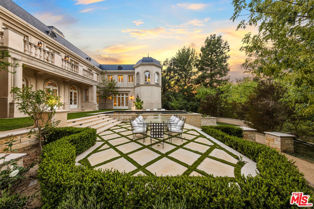 Grandeur Oasis