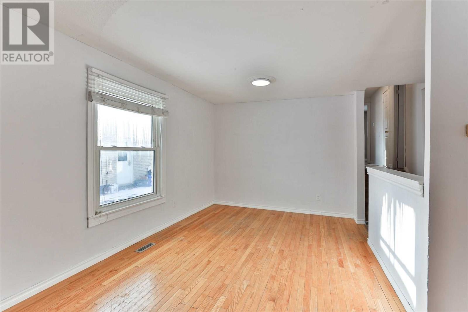 64 Daphne Cres, #Main