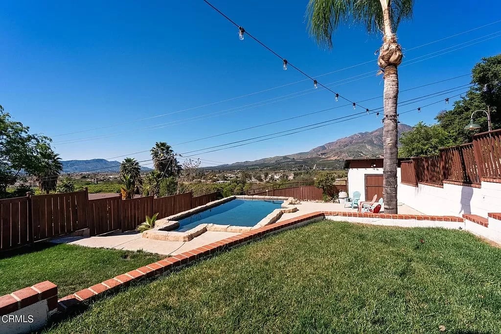 975 Foothill Dr