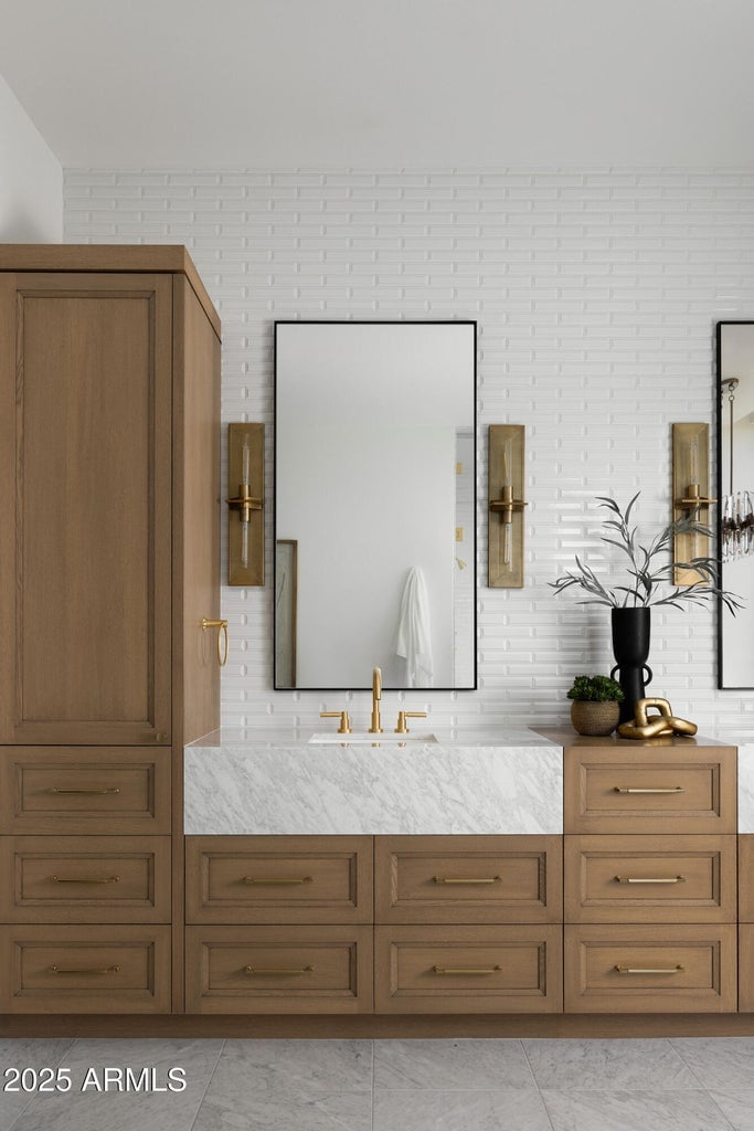 6512 E HUMMINGBIRD Ln