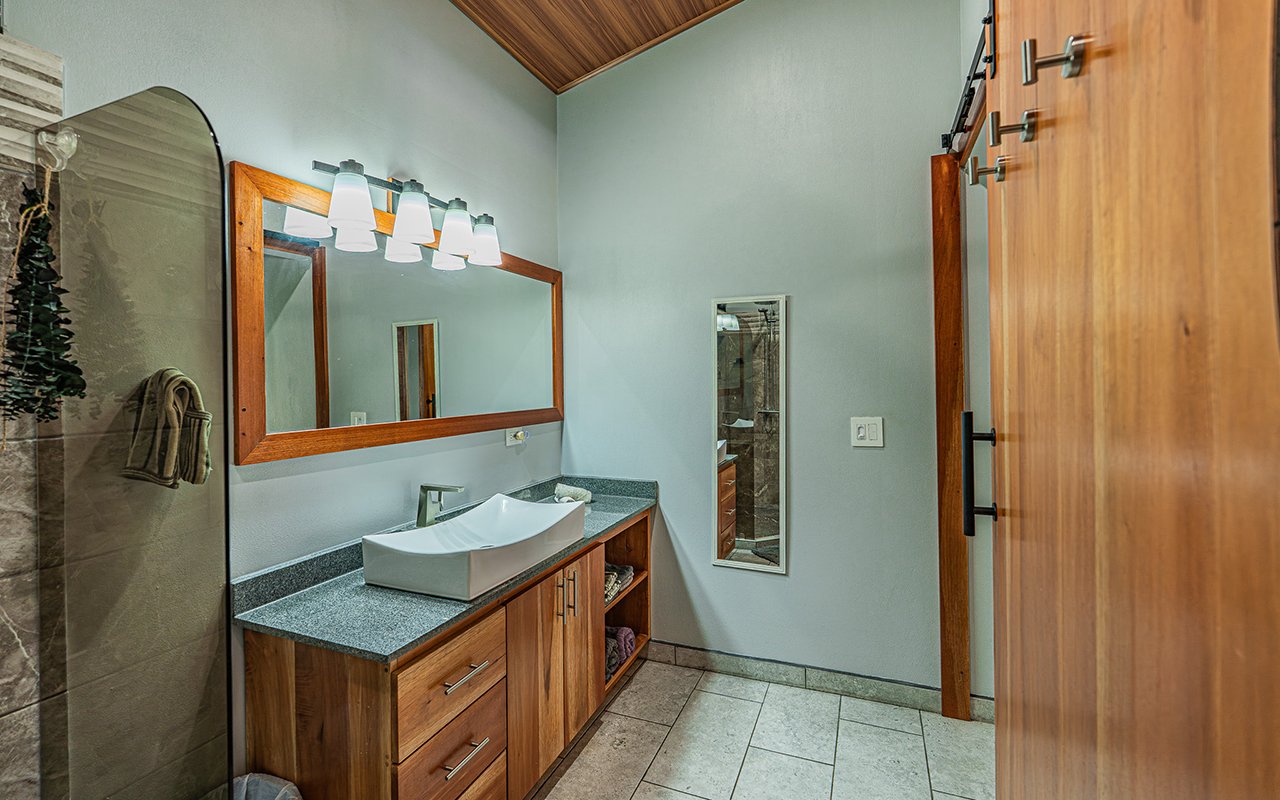 Home Near Downtown Uvita with Private Forest and Creek
