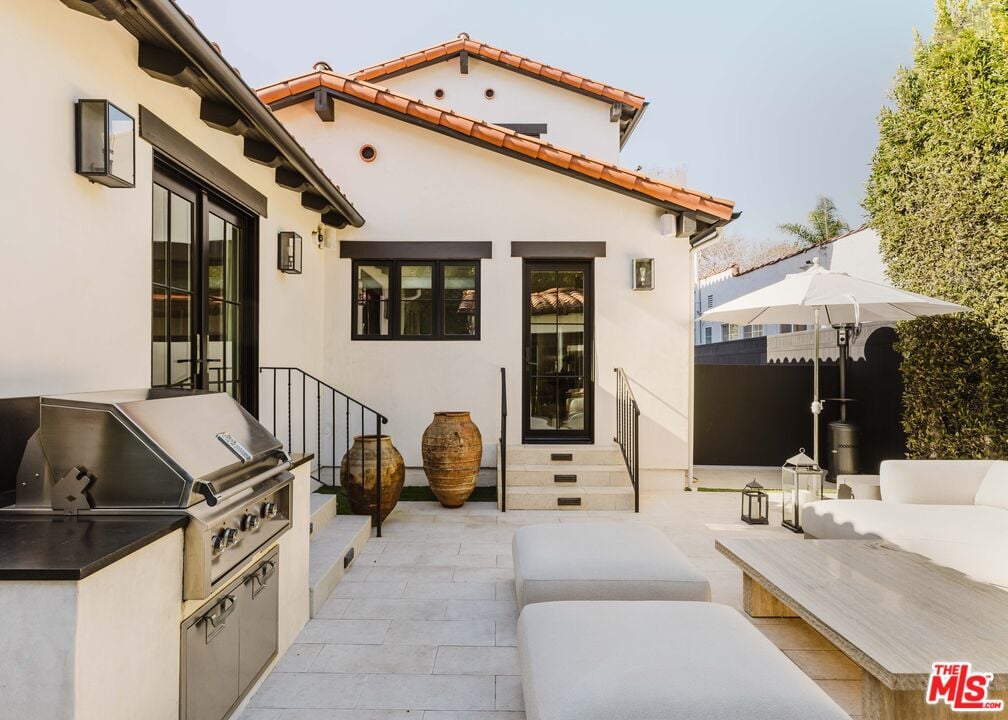 Solaris Pavilion, Westbourne Dr, 90048