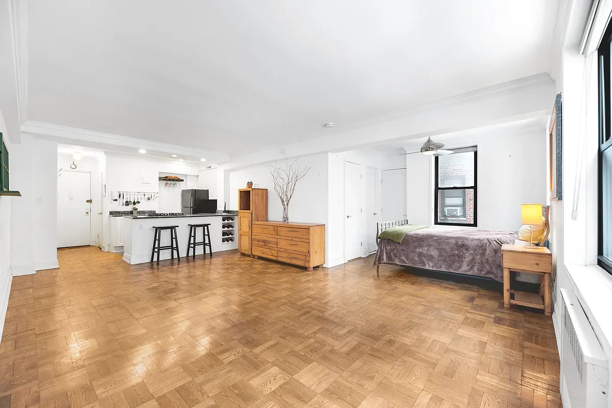 60 East 9th Street, #229
