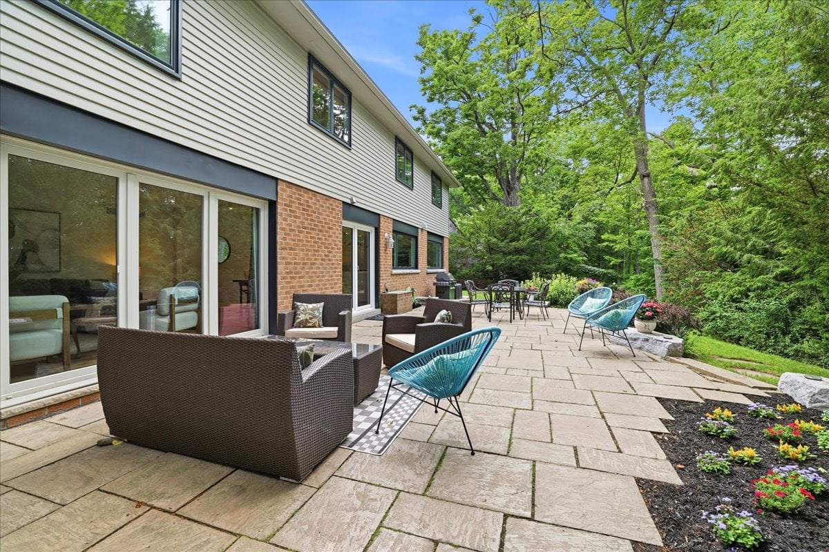 Rare Court Location on Oakville Golf Course